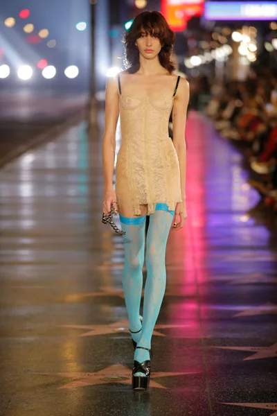 Look 16